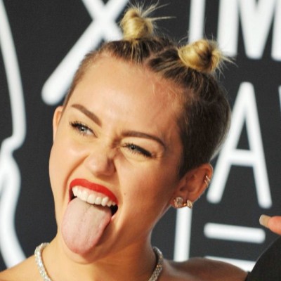 ru-0-r-640,0-n-9172277Oqc_miley_cyrus_na_vma_2013.jpg
