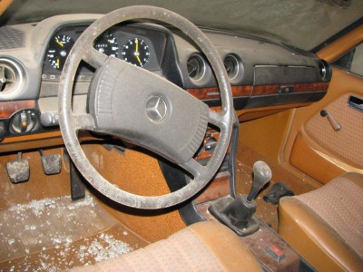 MB 230E Coupe Bj.78 Rot 003.jpg